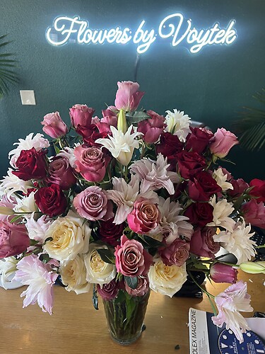 Roses with oriental lilies