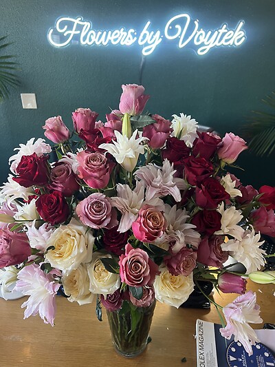 Roses with oriental lilies